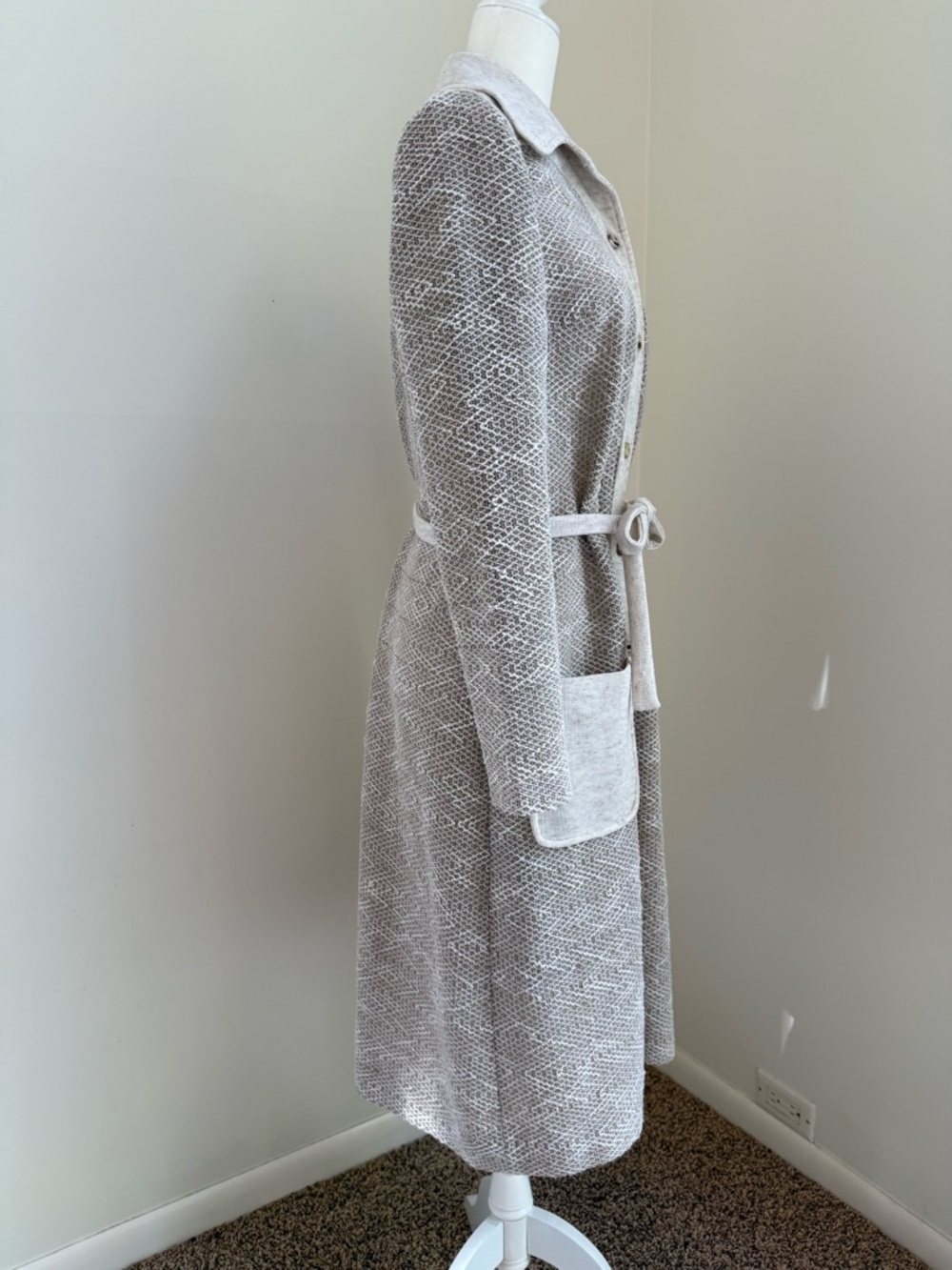 Vintage Long Sleeve Button-Up Knit Coat Dress in Light Taupe and Cream - Picture 6 of 8